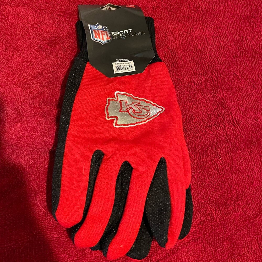 Forever Collectibles NFL Kansas City Chiefs Sports Utility Gloves